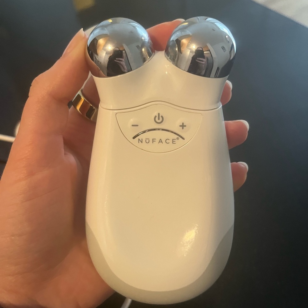 NuFace TRINITY FACIAL TONING DEVICE